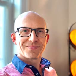 Simon Hegener, founder of Happy Oaks